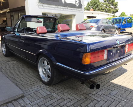 VERKOCHT  BMW E30 325I CABRIOLET BLAUW + LEDER