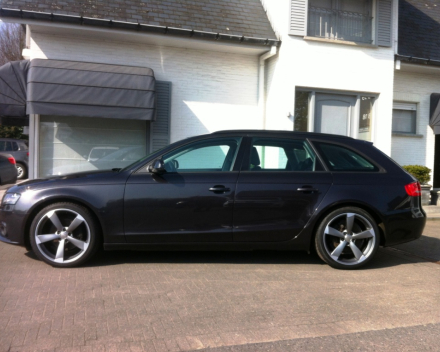 VERKOCHT  AUDI A4 2,0TDI AVANT  * DONKERGRIJS METAAL * ZWART LEDER * CRUISECONTROL * 19&quot; VELGEN * GEKEURD * GARANTIE