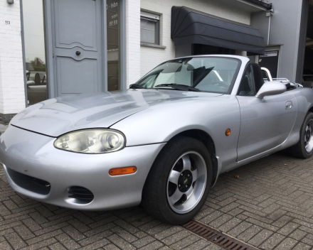 VERKOCHT  MAZDA MX5  MIATA 1600 BENZINE CABRIOLET + HARDTOP