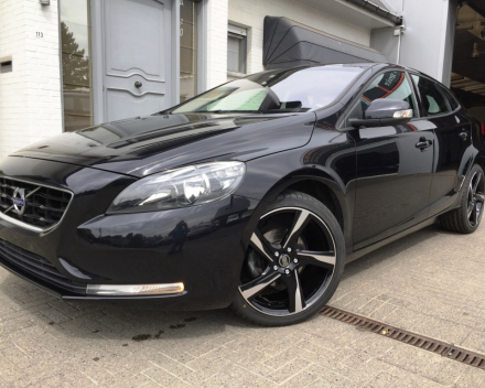 VERKOCHT  VOLVO V40 1,6 D / 18&quot; VELGEN / CAMERA / CRUISECONTROL / DIGITALE TELLER / GARANTIE