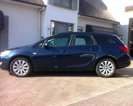 VERKOCHT  OPEL ASTRA 1,7CDTI * SPORTTOURER * BLAUW METAAL * CRUISECONTROL * PDC * SLECHTS 52960 KM * GEKEURD * GARANTIE