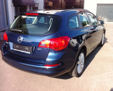 VERKOCHT  OPEL ASTRA 1,7CDTI * SPORTTOURER * BLAUW METAAL * CRUISECONTROL * PDC * SLECHTS 52960 KM * GEKEURD * GARANTIE