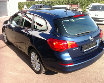 VERKOCHT  OPEL ASTRA 1,7CDTI * SPORTTOURER * BLAUW METAAL * CRUISECONTROL * PDC * SLECHTS 52960 KM * GEKEURD * GARANTIE