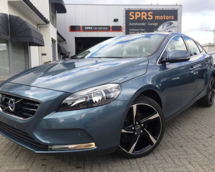 VERKOCHT VOLVO V40 **FULL OPTION** NAVIGATIE+KLEURSCHERM ** ZWART LEDER ** 18&quot;VELGEN ** PDC V+A ** CAMERA ** CRUISECONTROL **  ENZ...