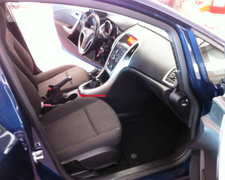 VERKOCHT  OPEL ASTRA 1,7CDTI * SPORTTOURER * BLAUW METAAL * CRUISECONTROL * PDC * SLECHTS 52960 KM * GEKEURD * GARANTIE