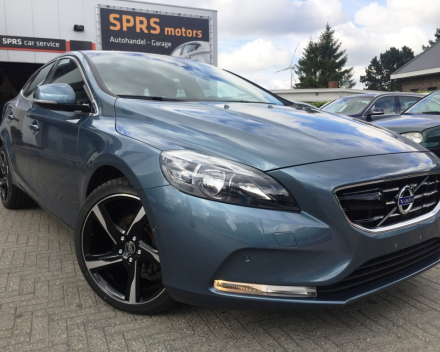 VERKOCHT VOLVO V40 **FULL OPTION** NAVIGATIE+KLEURSCHERM ** ZWART LEDER ** 18&quot;VELGEN ** PDC V+A ** CAMERA ** CRUISECONTROL **  ENZ...