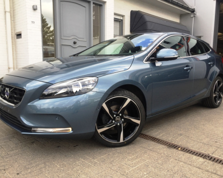 VERKOCHT VOLVO V40 **FULL OPTION** NAVIGATIE+KLEURSCHERM ** ZWART LEDER ** 18&quot;VELGEN ** PDC V+A ** CAMERA ** CRUISECONTROL **  ENZ...