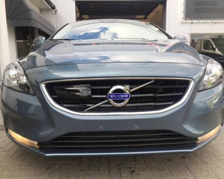 VERKOCHT VOLVO V40 **FULL OPTION** NAVIGATIE+KLEURSCHERM ** ZWART LEDER ** 18&quot;VELGEN ** PDC V+A ** CAMERA ** CRUISECONTROL **  ENZ...