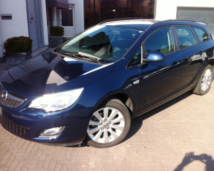 VERKOCHT  OPEL ASTRA 1,7CDTI * SPORTTOURER * BLAUW METAAL * CRUISECONTROL * PDC * SLECHTS 52960 KM * GEKEURD * GARANTIE