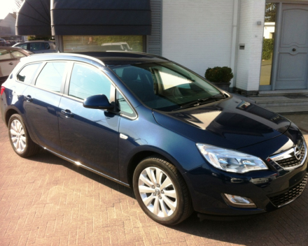 VERKOCHT  OPEL ASTRA 1,7CDTI * SPORTTOURER * BLAUW METAAL * CRUISECONTROL * PDC * SLECHTS 52960 KM * GEKEURD * GARANTIE