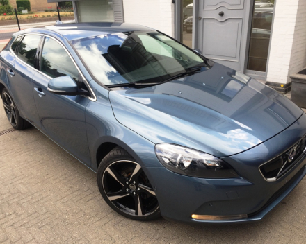 VERKOCHT VOLVO V40 **FULL OPTION** NAVIGATIE+KLEURSCHERM ** ZWART LEDER ** 18&quot;VELGEN ** PDC V+A ** CAMERA ** CRUISECONTROL **  ENZ...