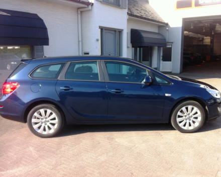 VERKOCHT  OPEL ASTRA 1,7CDTI * SPORTTOURER * BLAUW METAAL * CRUISECONTROL * PDC * SLECHTS 52960 KM * GEKEURD * GARANTIE