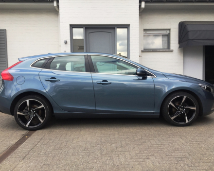 VERKOCHT VOLVO V40 **FULL OPTION** NAVIGATIE+KLEURSCHERM ** ZWART LEDER ** 18&quot;VELGEN ** PDC V+A ** CAMERA ** CRUISECONTROL **  ENZ...