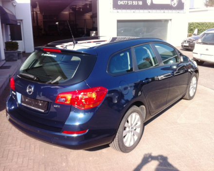 VERKOCHT  OPEL ASTRA 1,7CDTI * SPORTTOURER * BLAUW METAAL * CRUISECONTROL * PDC * SLECHTS 52960 KM * GEKEURD * GARANTIE