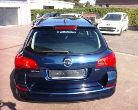 VERKOCHT  OPEL ASTRA 1,7CDTI * SPORTTOURER * BLAUW METAAL * CRUISECONTROL * PDC * SLECHTS 52960 KM * GEKEURD * GARANTIE