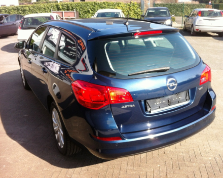 VERKOCHT  OPEL ASTRA 1,7CDTI * SPORTTOURER * BLAUW METAAL * CRUISECONTROL * PDC * SLECHTS 52960 KM * GEKEURD * GARANTIE