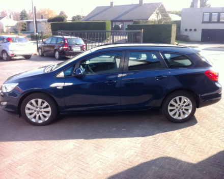 VERKOCHT  OPEL ASTRA 1,7CDTI * SPORTTOURER * BLAUW METAAL * CRUISECONTROL * PDC * SLECHTS 52960 KM * GEKEURD * GARANTIE