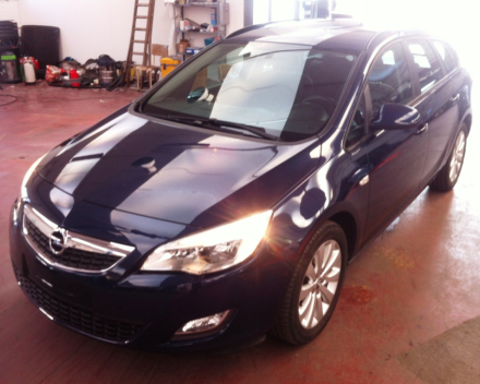 VERKOCHT  OPEL ASTRA 1,7CDTI * SPORTTOURER * BLAUW METAAL * CRUISECONTROL * PDC * SLECHTS 52960 KM * GEKEURD * GARANTIE