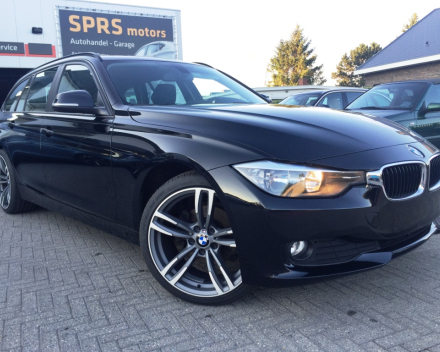 VERKOCHT BMW 318D TOURING  * LEDER * NAVIGATIE + KLEURSCHERM * PDC * 19&quot; BREEDSETVELGEN * CRUISECONTROL * GARANTIE