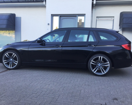 VERKOCHT BMW 318D TOURING  * LEDER * NAVIGATIE + KLEURSCHERM * PDC * 19&quot; BREEDSETVELGEN * CRUISECONTROL * GARANTIE