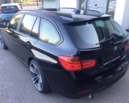 VERKOCHT BMW 318D TOURING  * LEDER * NAVIGATIE + KLEURSCHERM * PDC * 19&quot; BREEDSETVELGEN * CRUISECONTROL * GARANTIE