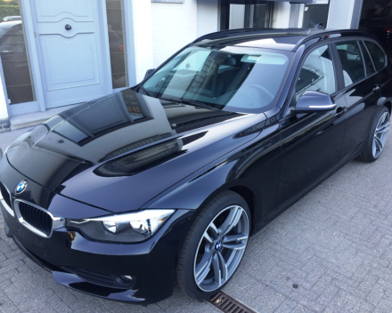 VERKOCHT BMW 318D TOURING  * LEDER * NAVIGATIE + KLEURSCHERM * PDC * 19&quot; BREEDSETVELGEN * CRUISECONTROL * GARANTIE