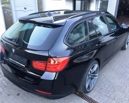 VERKOCHT BMW 318D TOURING  * LEDER * NAVIGATIE + KLEURSCHERM * PDC * 19&quot; BREEDSETVELGEN * CRUISECONTROL * GARANTIE