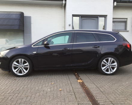 VERKOCHT  OPEL ASTRA SPORTTOURER 1,7CDTI * NAVIGATIE * DIGITALE AIRCO * ALU VELGEN * GEKEURD * GARANTIE