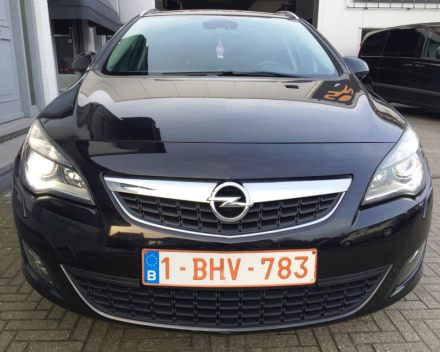 VERKOCHT  OPEL ASTRA SPORTTOURER 1,7CDTI * NAVIGATIE * DIGITALE AIRCO * ALU VELGEN * GEKEURD * GARANTIE