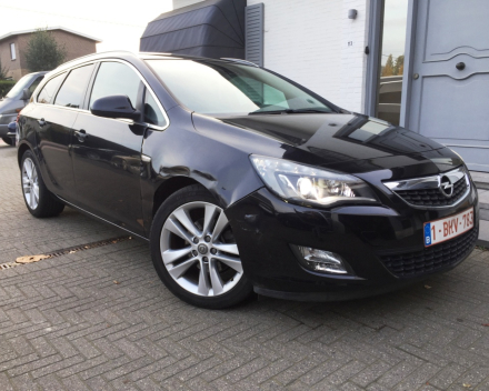 VERKOCHT  OPEL ASTRA SPORTTOURER 1,7CDTI * NAVIGATIE * DIGITALE AIRCO * ALU VELGEN * GEKEURD * GARANTIE