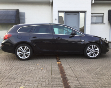 VERKOCHT  OPEL ASTRA SPORTTOURER 1,7CDTI * NAVIGATIE * DIGITALE AIRCO * ALU VELGEN * GEKEURD * GARANTIE