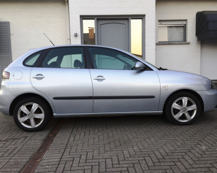 VERKOCHT  SEAT IBIZA 1,9 TDI * ZILVER METAAL * 5 DEURS * DIGITALE AIRCO * CRUISECONTROL * ALU VELGEN * GEKEURD * GARANTIE