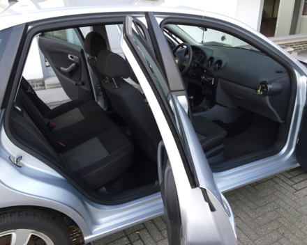 VERKOCHT  SEAT IBIZA 1,9 TDI * ZILVER METAAL * 5 DEURS * DIGITALE AIRCO * CRUISECONTROL * ALU VELGEN * GEKEURD * GARANTIE