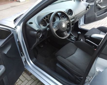 VERKOCHT  SEAT IBIZA 1,9 TDI * ZILVER METAAL * 5 DEURS * DIGITALE AIRCO * CRUISECONTROL * ALU VELGEN * GEKEURD * GARANTIE