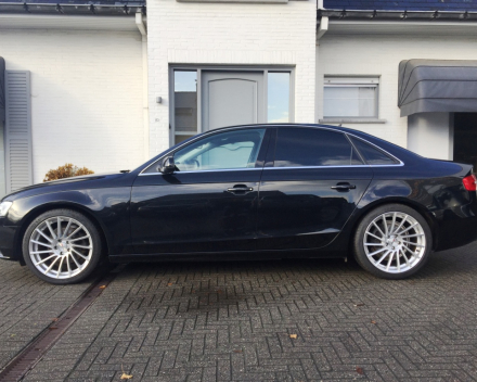 VERKOCHT  AUDI A4 2,0 TDI * 4 DEURS *  ZWART METAAL * 19&quot; VELGEN * NAVIGATIE * 4 DEURS * GEKEURD * GARANTIE