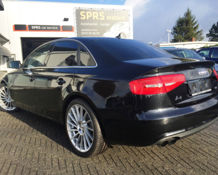 VERKOCHT  AUDI A4 2,0 TDI * 4 DEURS *  ZWART METAAL * 19&quot; VELGEN * NAVIGATIE * 4 DEURS * GEKEURD * GARANTIE