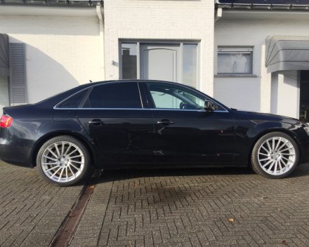 VERKOCHT  AUDI A4 2,0 TDI * 4 DEURS *  ZWART METAAL * 19&quot; VELGEN * NAVIGATIE * 4 DEURS * GEKEURD * GARANTIE