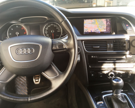 VERKOCHT  AUDI A4 2,0 TDI * 4 DEURS *  ZWART METAAL * 19&quot; VELGEN * NAVIGATIE * 4 DEURS * GEKEURD * GARANTIE