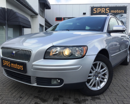 VERKOCHT  VOLVO V50 1600 DIESEL / ZILVER / LEDER INTERIEUR / GEKEURD