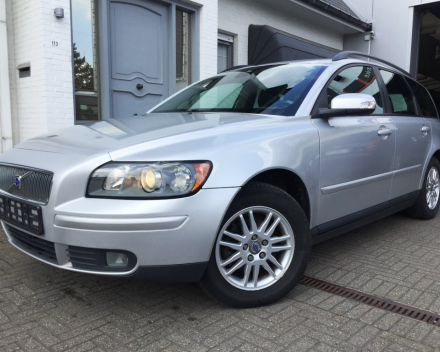 VERKOCHT  VOLVO V50 1600 DIESEL / ZILVER / LEDER INTERIEUR / GEKEURD