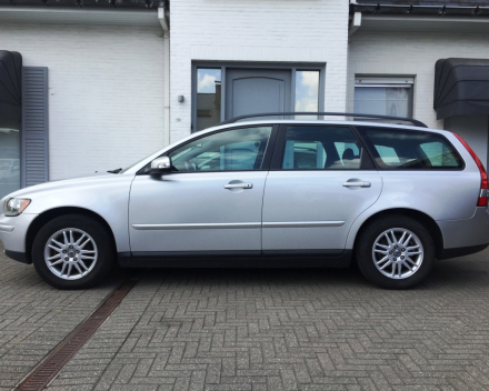 VERKOCHT  VOLVO V50 1600 DIESEL / ZILVER / LEDER INTERIEUR / GEKEURD