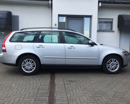 VERKOCHT  VOLVO V50 1600 DIESEL / ZILVER / LEDER INTERIEUR / GEKEURD