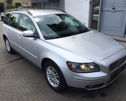 VERKOCHT  VOLVO V50 1600 DIESEL / ZILVER / LEDER INTERIEUR / GEKEURD