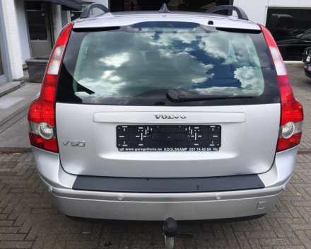 VERKOCHT  VOLVO V50 1600 DIESEL / ZILVER / LEDER INTERIEUR / GEKEURD