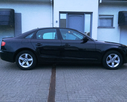 VERKOCHT  AUDI A4 2,0TDI FULL OPTION / LEDER / NAVIGATIE / CRUISECONTROL * ALU VELGEN / 6 VIT  / GARANTIE