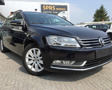 VERKOCHT VOLKSWAGEN PASSAT BREAK 1,6 TDI / ZWART METAAL / NAVIGATIE + KLEURSCHERM / CRUISECONTROL / ALU VELGEN / TREKHAAK / GEKEURD / GARANTIE 