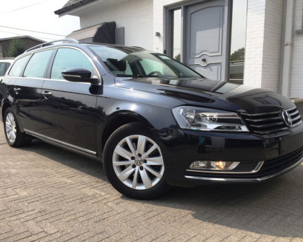 VERKOCHT VOLKSWAGEN PASSAT BREAK 1,6 TDI / ZWART METAAL / NAVIGATIE + KLEURSCHERM / CRUISECONTROL / ALU VELGEN / TREKHAAK / GEKEURD / GARANTIE 