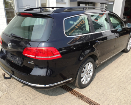 VERKOCHT VOLKSWAGEN PASSAT BREAK 1,6 TDI / ZWART METAAL / NAVIGATIE + KLEURSCHERM / CRUISECONTROL / ALU VELGEN / TREKHAAK / GEKEURD / GARANTIE 