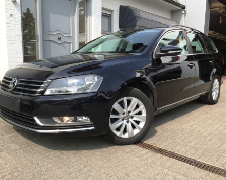 VERKOCHT VOLKSWAGEN PASSAT BREAK 1,6 TDI / ZWART METAAL / NAVIGATIE + KLEURSCHERM / CRUISECONTROL / ALU VELGEN / TREKHAAK / GEKEURD / GARANTIE 