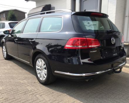 VERKOCHT VOLKSWAGEN PASSAT BREAK 1,6 TDI / ZWART METAAL / NAVIGATIE + KLEURSCHERM / CRUISECONTROL / ALU VELGEN / TREKHAAK / GEKEURD / GARANTIE 